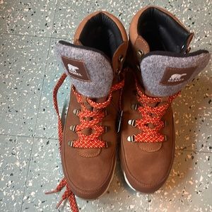 Sorel women’s Kinetic Boots. Brand new with tags.